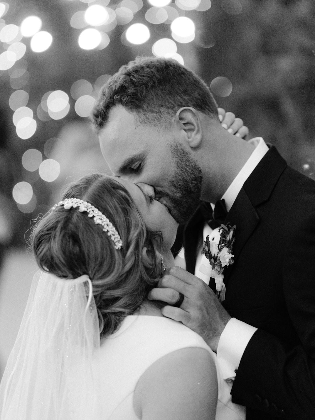Joe and Holly wedding, a first-dance kiss in black and white