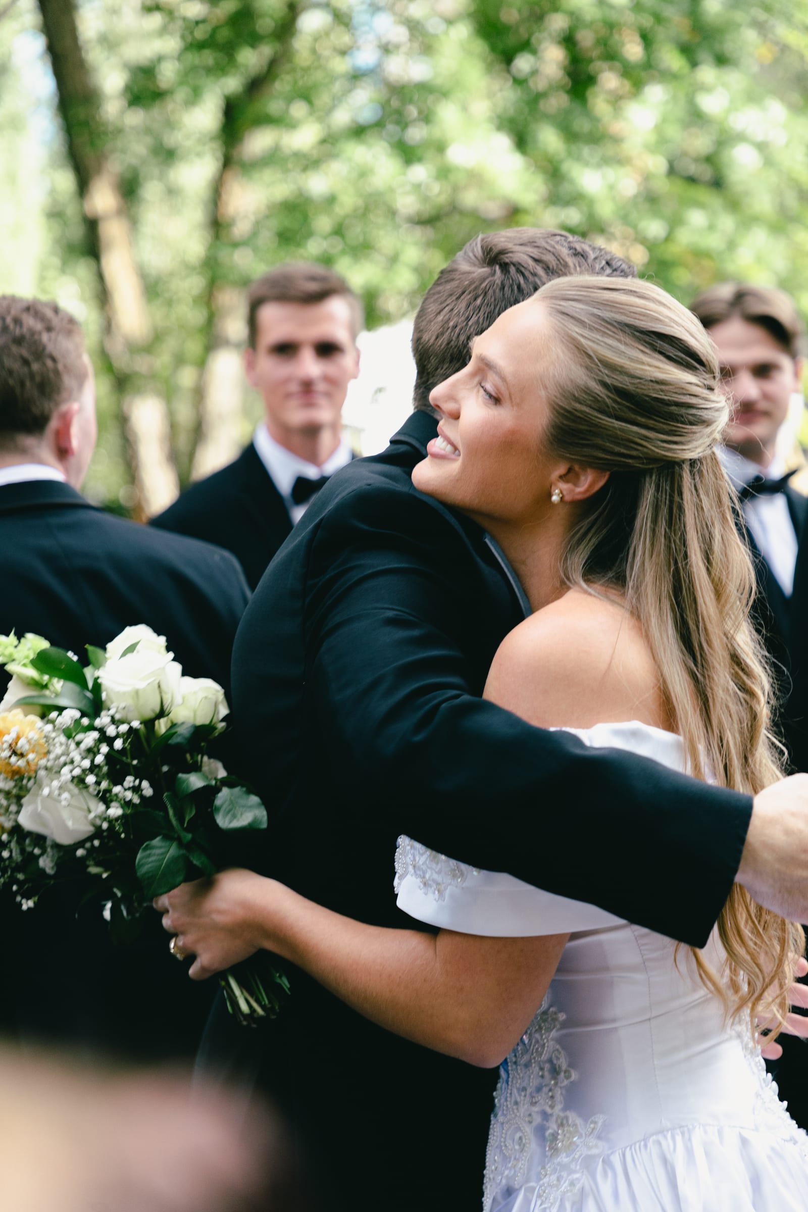 An embrace at cocktail hour, Bellissimo Gardens